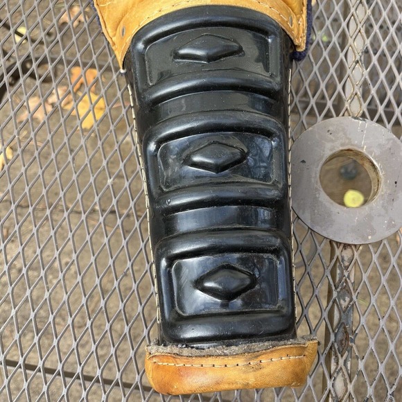 Vintage Cooper Black Diamond DG2 Leather Hockey Shin Pads Leg Guards - Picture 12 of 16